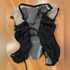 ULTIMATE DIRECTION Women’s Halo Hydration Vest (S)